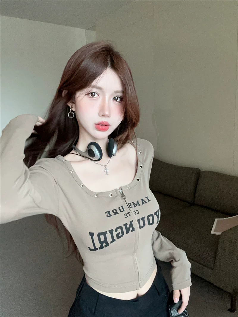 Autumn long-sleeve with zipper, body-friendly design T-shirt, American style, trend of season