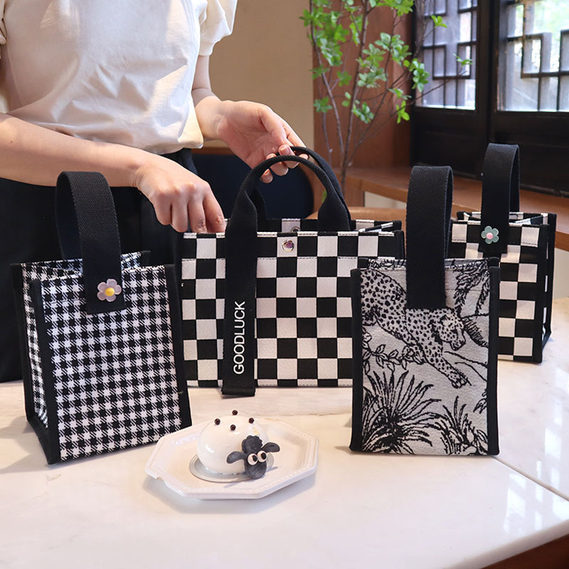 Xiaohongshu's Popular Handbag, Versatile, Niche, Large Capacity, Small Square Bag, Suitable for Work and Leisure, Waterproof Handbag, Canvas Bag Xiaohongshu's Popular Handbag, Versatile, Niche, Large Capacity, Small Square Bag, Suitable for Work and Leisure, Waterproof Handbag, Canvas Bag
