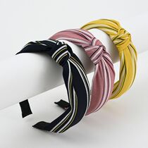 Strap with hoop cute Korean version of female schoolgirl lap wash face with mesh red anti-slip decoration for a multipurpose foreign air little fresh gift