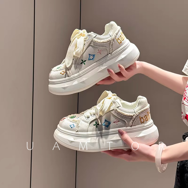 French Uamtor Retro Embroidered Canvas White Shoes for Women 2026 Autumn and Winter New Thick-Soled Lace-Up Canvas Shoes French Uamtor Retro Embroidered Canvas White Shoes for Women 2026 Autumn and Winter New Thick-Soled Lace-Up Canvas Shoes