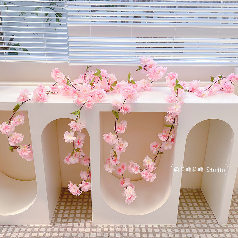 Flowers vines Decorative Winding Simulation Indoor Suspended Ceiling Wedding Cherry Blossom Emulation Flower Air-conditioning Plastic pipe shielded from the vine