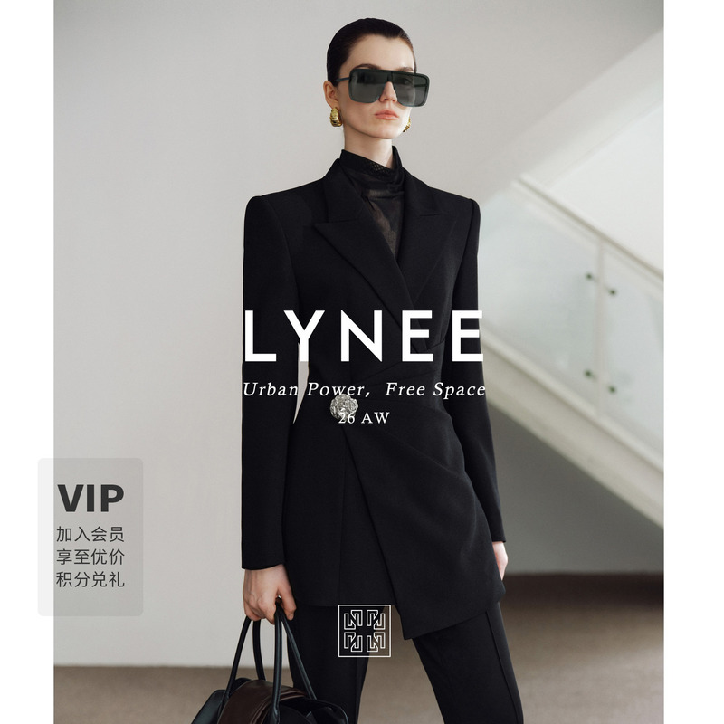 Lynee【Black Label Interlude】Black Wool Suit with Bemberg Lining, Wrap-Style Suit with Raised Shoulders, Fall 2026
