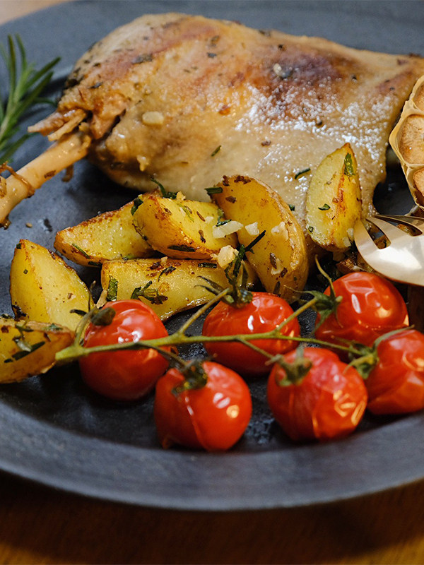 Confee French Classic Oil-Sealed Duck Leg with Thyme 250g Single French Roast Duck Leg Quick Meal Ready-To-Eat French Cuisine