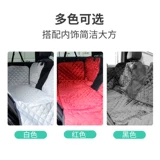 Собачья машины, несущие домашнюю панель, положительный водитель, гнездо автомобиля, в больших собачьих анти -пышных сиденьях на автомобильном артефакте