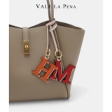 Дизайнерский брелок с буквами, аксессуар для сумки подходит для мужчин и женщин для влюбленных, легкий роскошный стиль, подарок на день рождения, делается под заказ