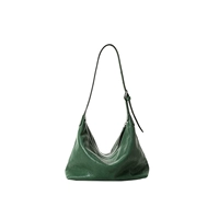 Зеленый, маленький