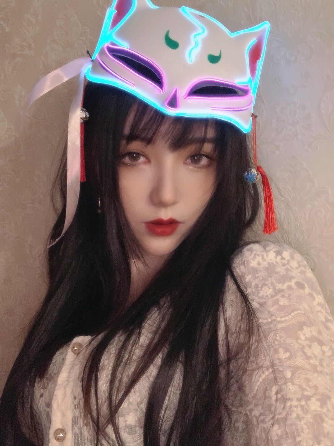 Yin And Yang Division Luminous Mask Half-Face Day Style And Wind Selfie Fox Cat Quadratic Meta and Men's Self-shooting Ball Live props