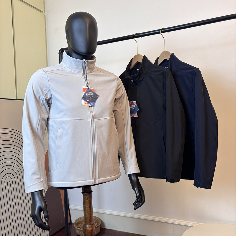 Outdoor Integrated Fleece Softshell Jacket for Men, Autumn and Winter Fleece-Lined, Warm, Windproof, Water-Repellent, Stand-Up Collar Casual Jacket