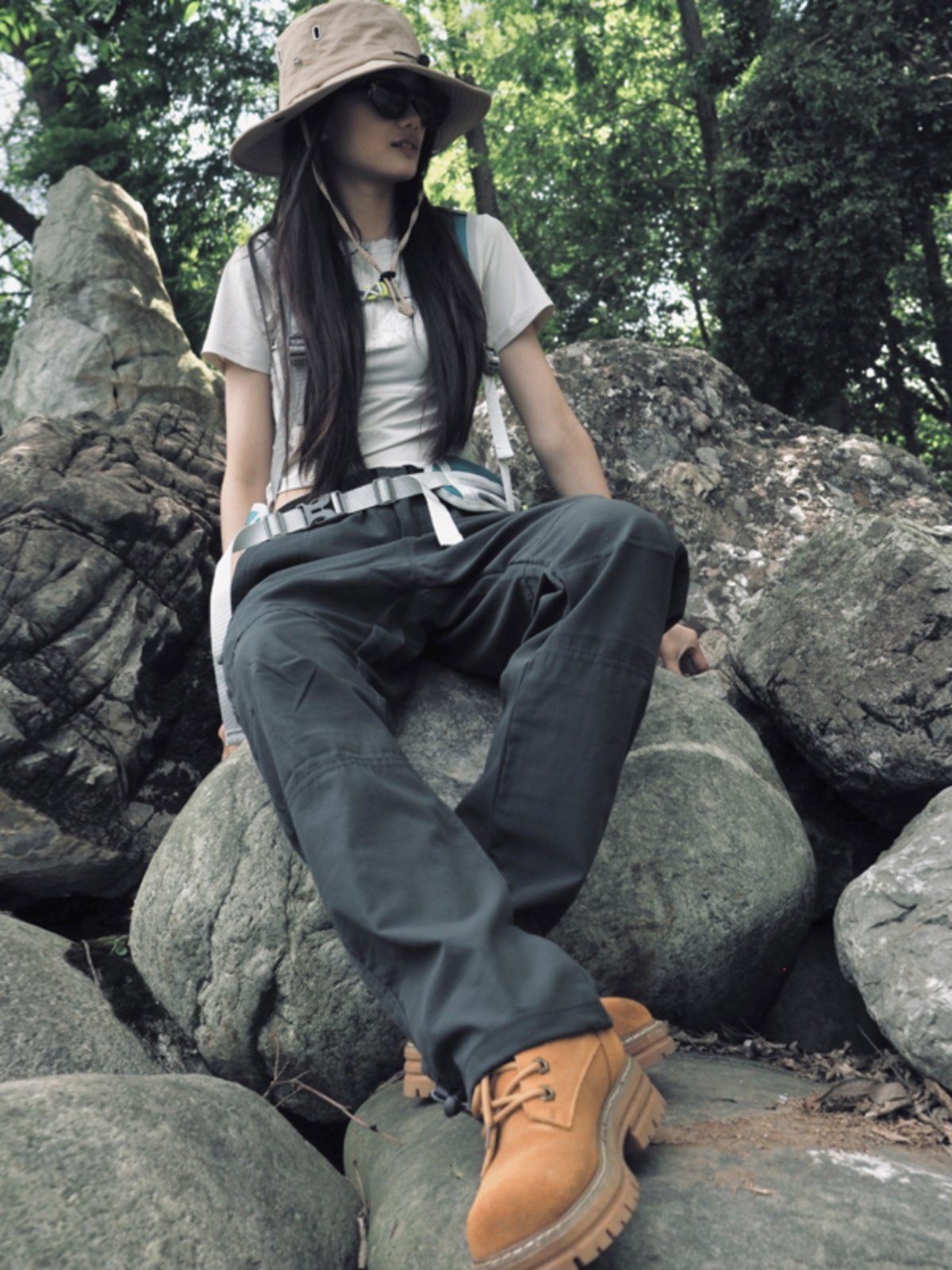 Outdoor Autumn Work Pants for Women, Windproof, Waterproof, Quick-Drying Straight-Leg Hiking and Mountaineering Pants, Fleece-Lined and Thickened Softshell Pants for Men