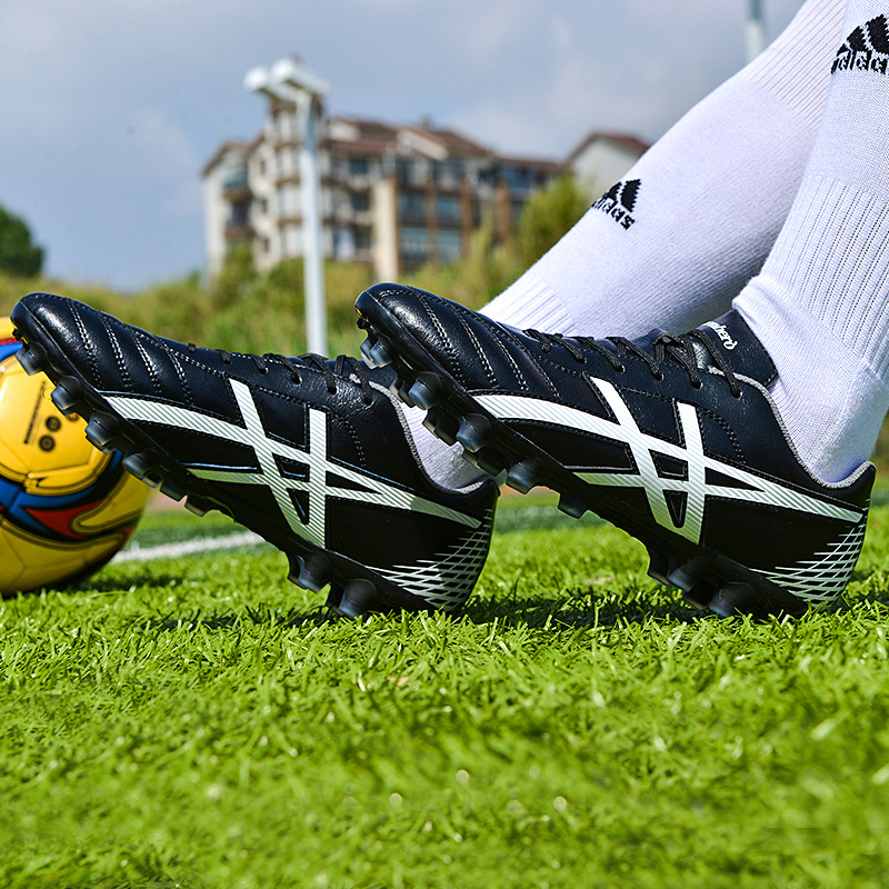 New football shoes Men and women breathable low Help Messi TF Chopped Nails Ag Long Nails Students Artificial Meadow Training Shoes