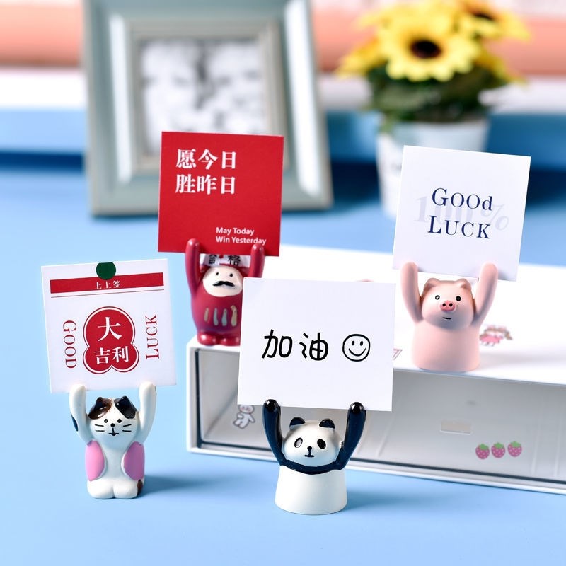 Hitting worker suits creative small gifts for colleagues, playing workers, and surrounding workers are not anxious, raising signs, cheering, cute