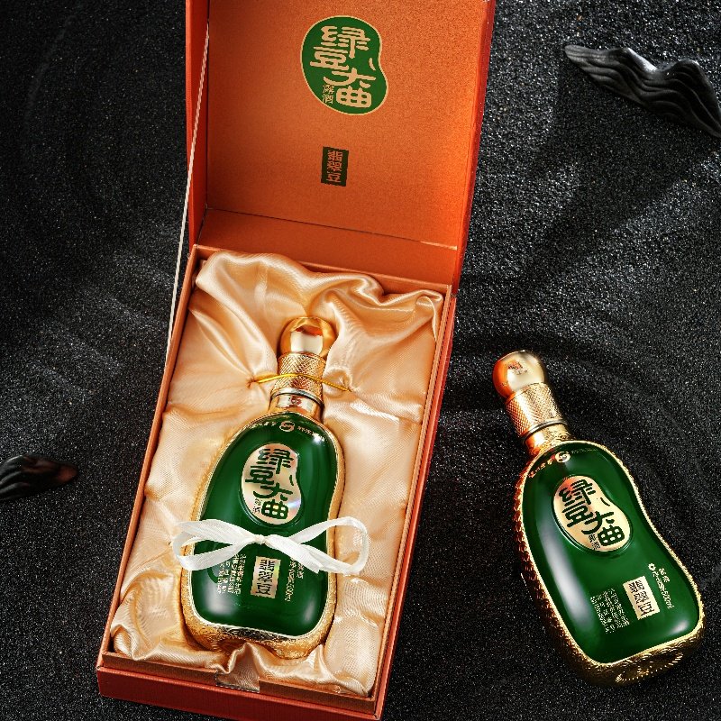 泸州老窖绿豆大曲：翡翠豆商务宴请必备，500ml 51.8度白酒，品味经典