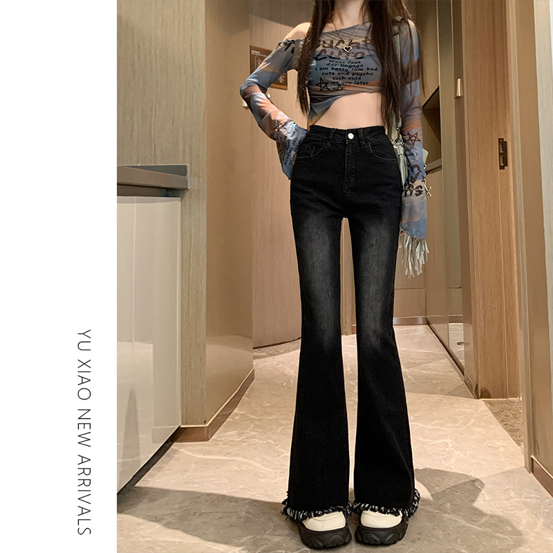 黒とグレーのフレアジーンズ（女性用）、夏の新作スタイル、ハイウエスト、プラスサイズ、洋ナシ体型を美しく見せるデザイン、裾はフリンジ加工。