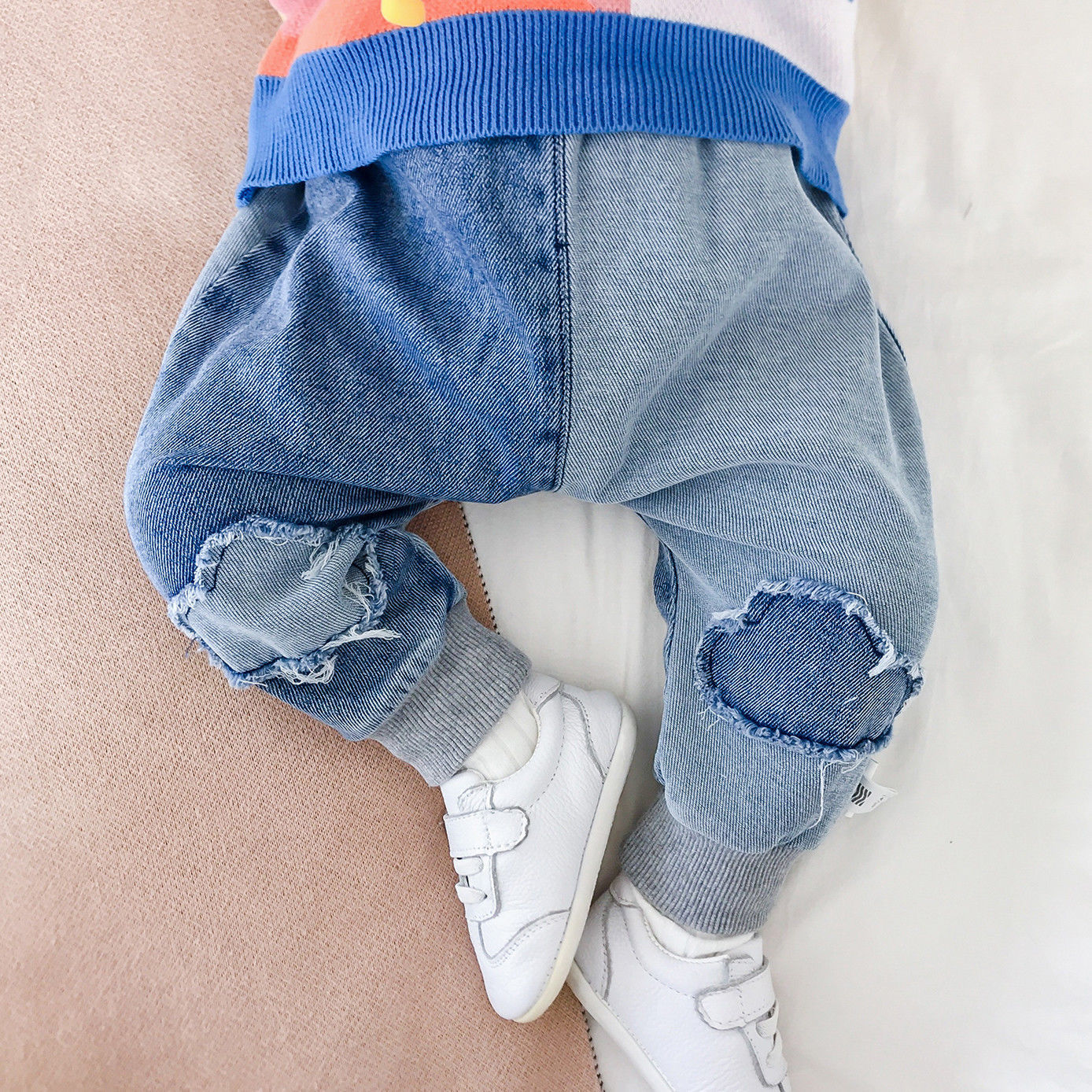 Baby pants baby girl children's clothing 2022 spring and autumn foreign style beamed feet children's pure cotton jeans men's foreign style tide