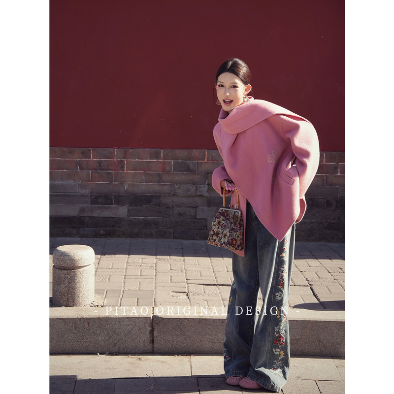 Dubaipipao Original Design'Zhuohua Dan' New Chinese Style Floral Embroidery Straight-Leg Jeans for Women, Winter Designer Pants Dubaipipao Original Design'Zhuohua Dan' New Chinese Style Floral Embroidery Straight-Leg Jeans for Women, Winter Designer Pants