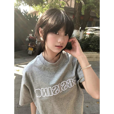 American laid-back style, niche letter-embroidered short-sleeved T-shirt for women's summer design sense, a super nice top for high street couples
