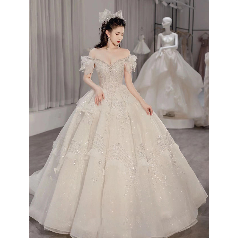 One -shoulder wedding dress main yarn 2023 new bride married big drag out of luxury heavy work high -level texture 2024 One -shoulder wedding dress main yarn 2023 new bride married big drag out of luxury heavy work high -level texture 2024