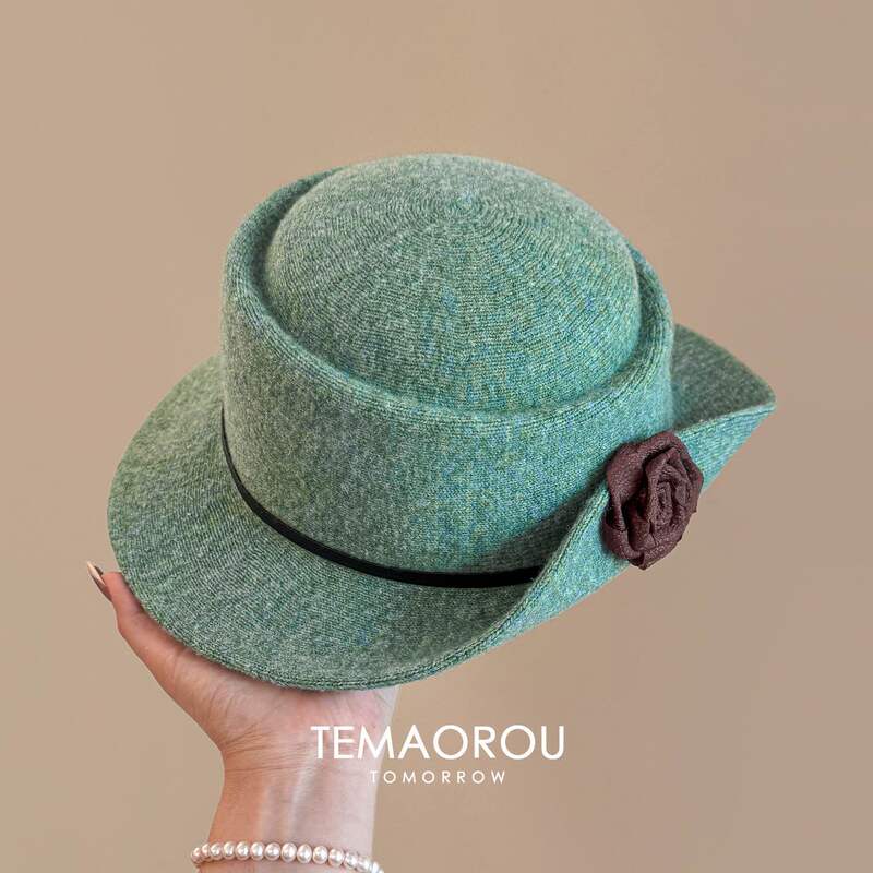 Forest Bean Green [Vintage Rose] Curved Brim Design Vintage Knitted Flat Top Hat, Makes Face Look Smaller, Jazz Hat
