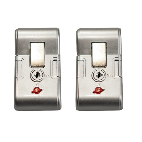 Чемодан, замок, черные серебряные аксессуары, универсальный брелок