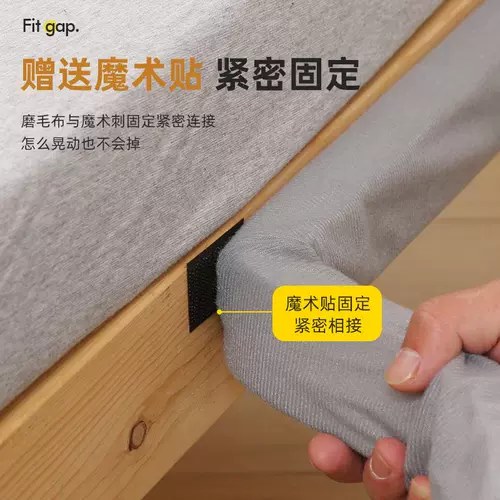 Заполненные кроватями артефакты студенческие общежития промежутки края общежития в кровати и вниз зазоры на стену, чтобы предотвратить падение в губку