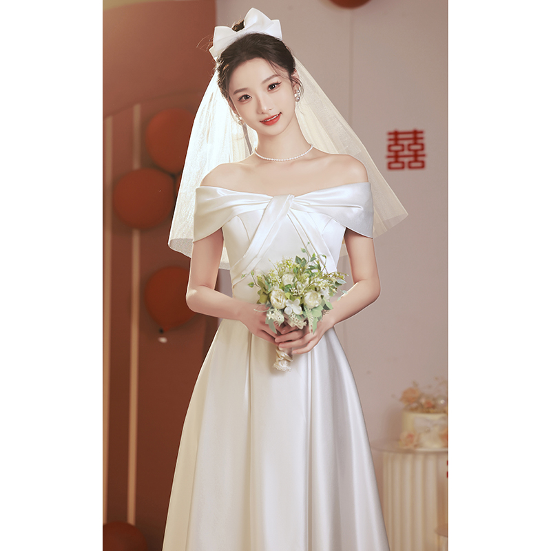 White advanced evening dress, open shoulders, high-quality style, bright catchy style