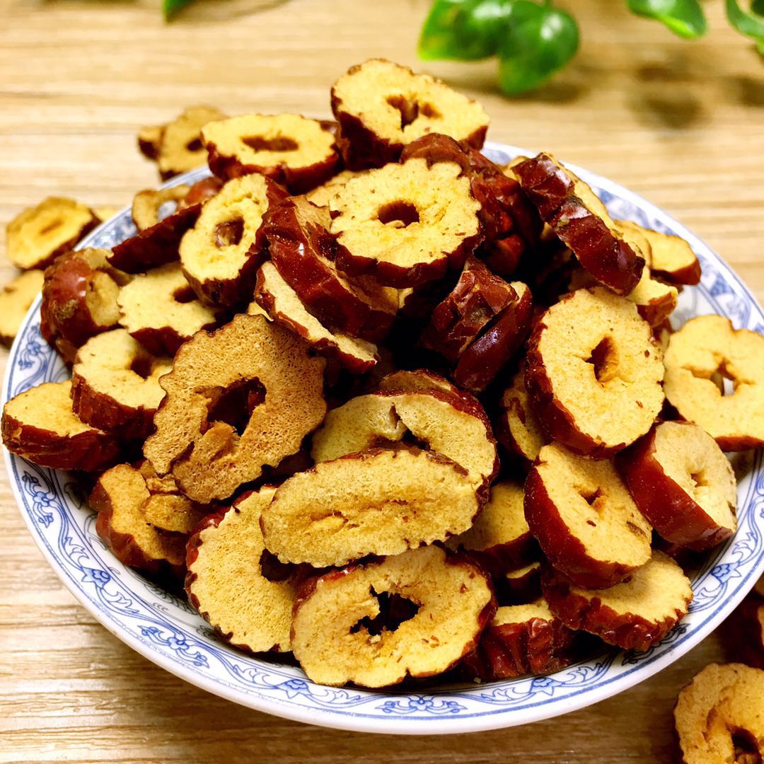 Small pet snacks with red dates Dry 50g suitable for Rabbit Rabbit Dutch Pig Dragon Cat Hamster Golden Silk Bear Flowers