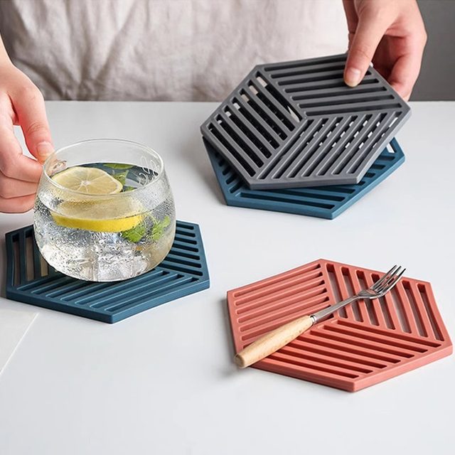 Creative hollow hexagonal silicone dining table cushion thermal insulation