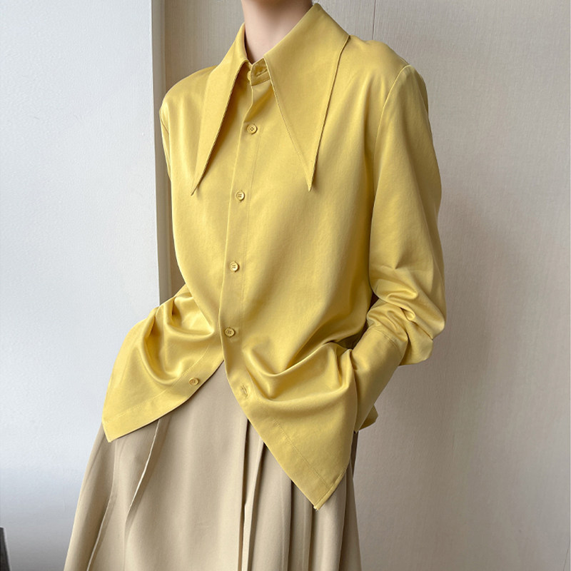 Brand discount store closing down sale, genuine women's clothing, French style pointed collar shirt, women's spring and autumn long-sleeved elegant layered top.