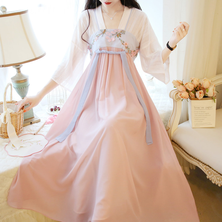 The hanfu, which can be worn to work, can also be feminine with modern senior Jin Wei Fenqi flutter and elegant and super-fairy-style