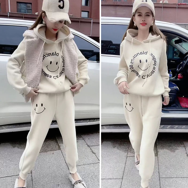 sandro star Internet celebrity casual sports suit women's fleece sweater cartoon coffee color hooded vest three-piece set