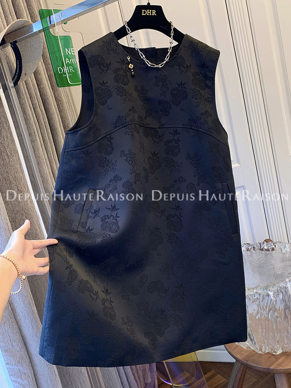 Extra Large Size 1.0-150kg High-End New Chinese Style Black Tank Dress for Women, Spring Season, Plus Size, Body-Covering Straight Dress