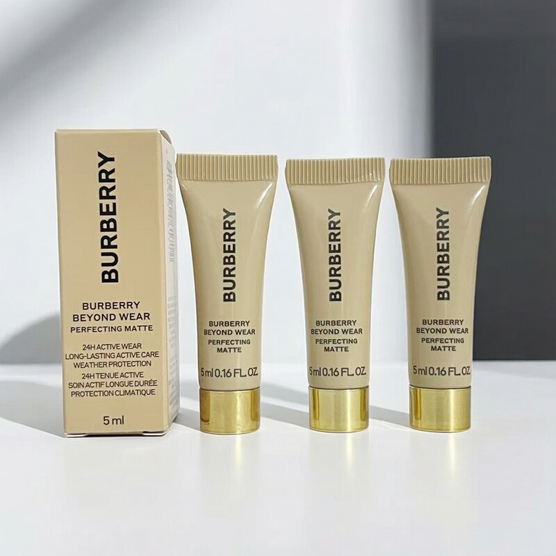 Burberry New Windbreaker Liquid Foundation Sample Swatch C20 Matte Finish Burberry New Windbreaker Liquid Foundation Sample Swatch C20 Matte Finish