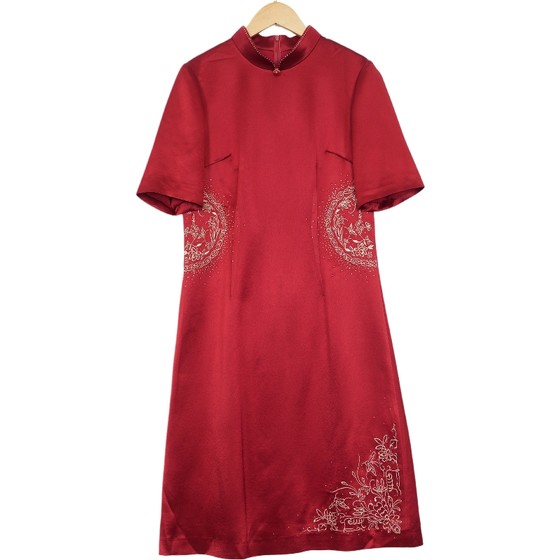
[Liuli] Selected brands of women's clothing with high-end fashion temperament and versatile burgundy dress A2-17065