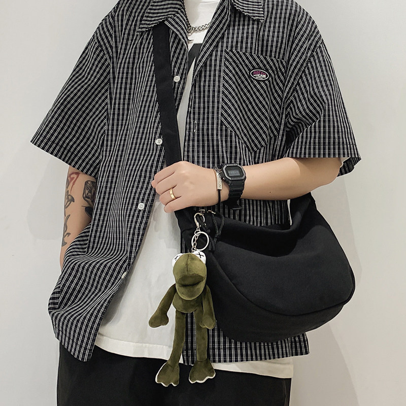 Tide Card Slanted Satchel for men Canvas Single Shoulder Bag Japan Casual 100 Hitch Small Satchel 2021 New Student Cross-to-Shoulder Bag