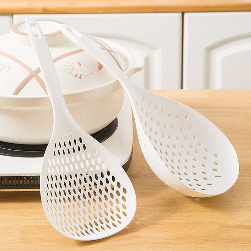 The new colander household kitchen noodles dumplings ravioli hedge drain water noodles spoon filter mesh long handle thickened large spoon