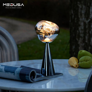 Lámpara de mesa de lava tomdixon, lámpara de noche para dormitorio creativa recargable de diseñador, lámpara artística de decoración de escritorio, lámpara de ambiente