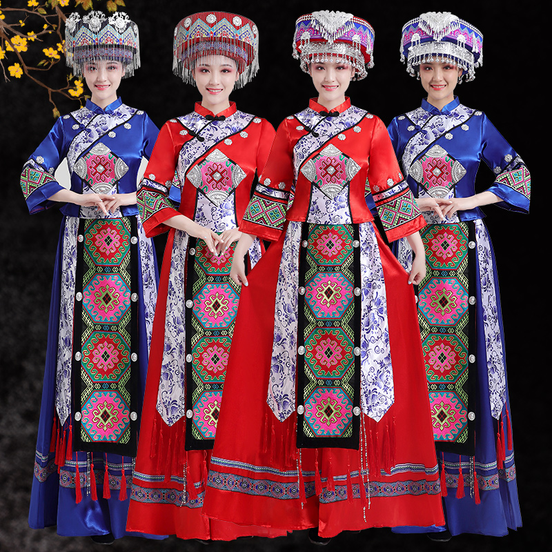 湘西トゥチャ族の女性用衣装、大人のダンス衣装、旅行写真、恩施シランカプ族の伝統的な衣装