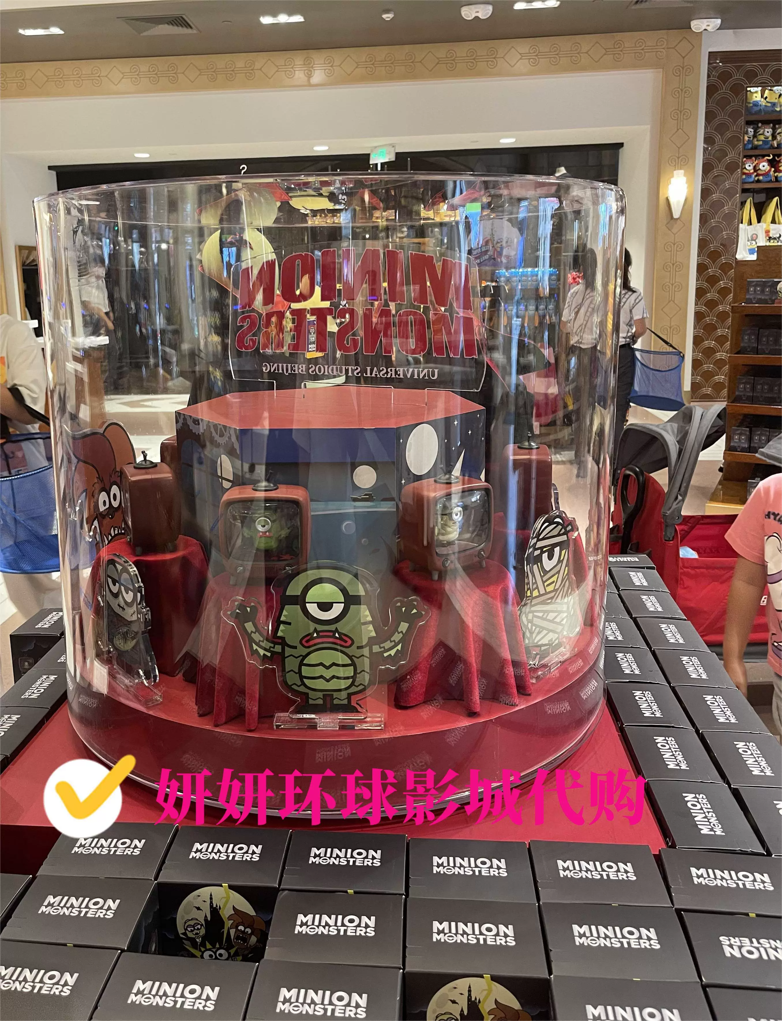 Hand Light Universal Studios Minions Halloween blind box, collectible LED palm light, random style