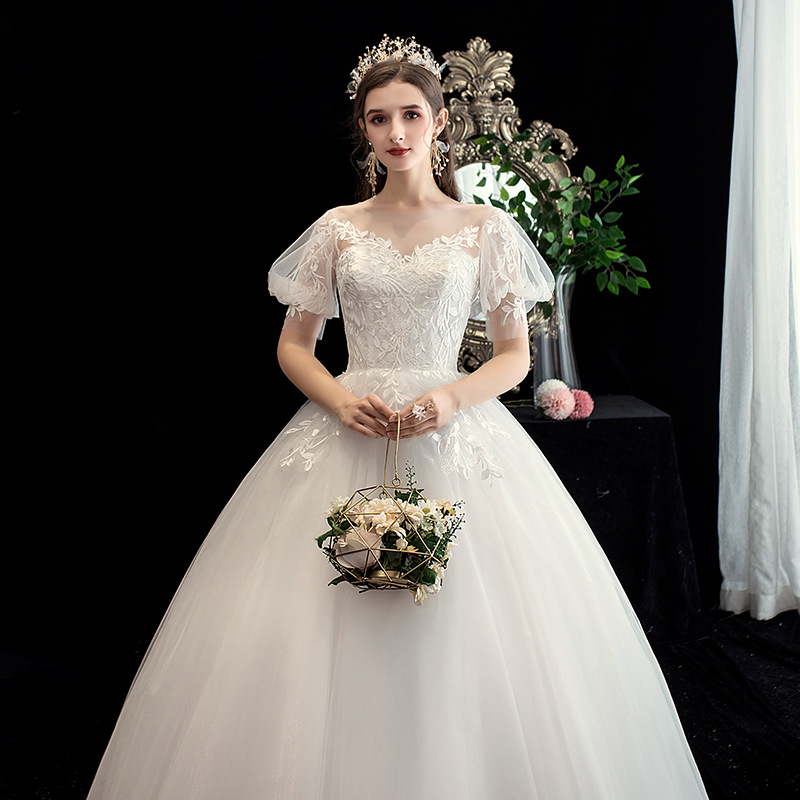 Wedding dress, bride's veil, Korean style