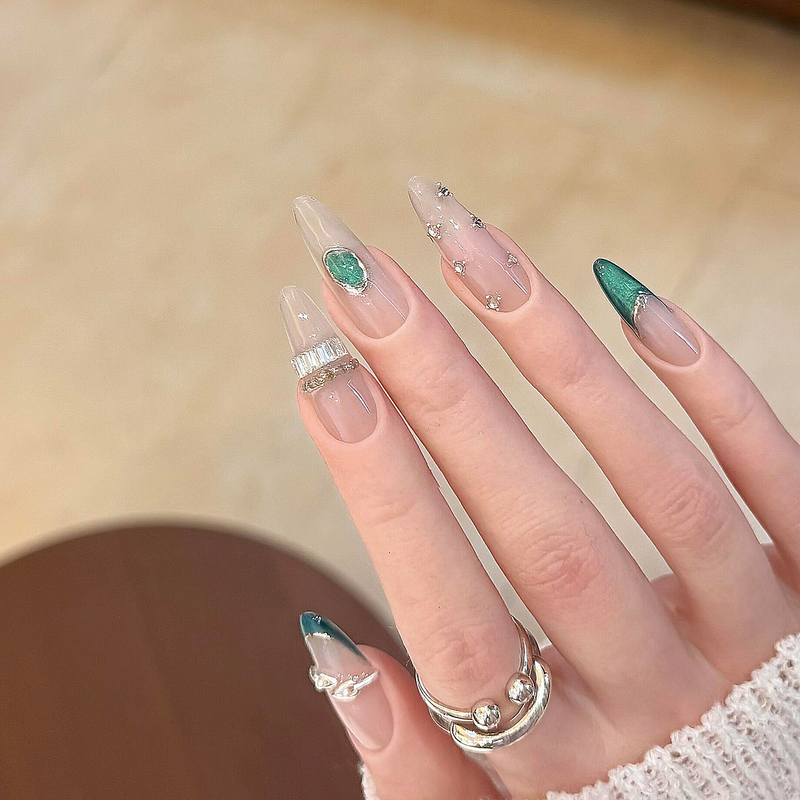 Green Jade and Silver Fragments, Luxurious Irregular French-Style Emerald Cat-Eye Handmade Nails, High-End Feel, Brightening Effect, Removable Nail Pieces