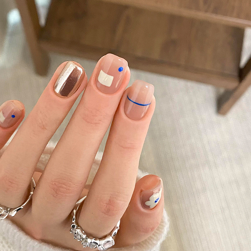 Niche Nude Color with a High-End Feel, Klein Blue with Geometric Patterns, Handmade Wearable Nails, Short Style, Detachable Nail Pieces