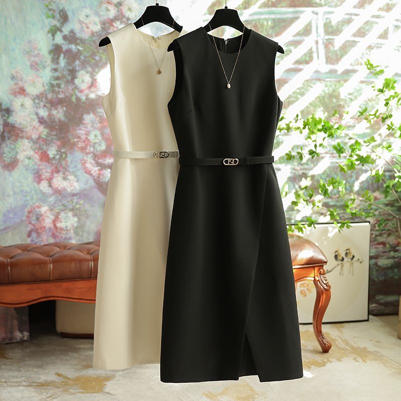 Free Belt Included, Plus-Size Elegant 2026 Summer Dress, Waist-Cinching, Slimming, Round Neck, Front Slit, Sleeveless, Solid Color, High-End Dress
