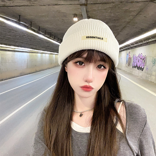 Japanese face-showing small warm woolen hat for women Korean style trendy autumn and winter all-match patch letter knitted hat cold hat for men