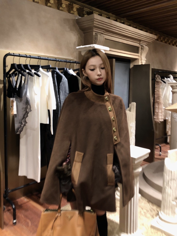 13311 Fashionable Cape Retro Patchwork Coat with Buttons, Loose Fit, Women's Commuter Style, Round Neck 13311 Fashionable Cape Retro Patchwork Coat with Buttons, Loose Fit, Women's Commuter Style, Round Neck