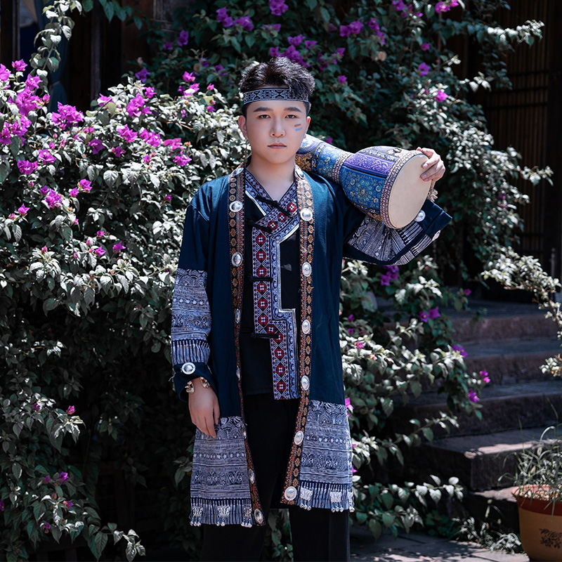 ミャオ族の服装メンズ貴州少数民族旅行服大人湘西トゥチャ族とトン族の民族写真撮影パフォーマンススーツ