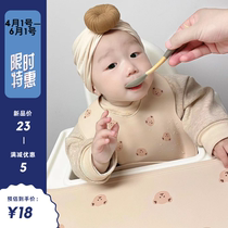 The baby is around the babys silicone peddling eating and feeding around the mouth to protect the dirty pocket