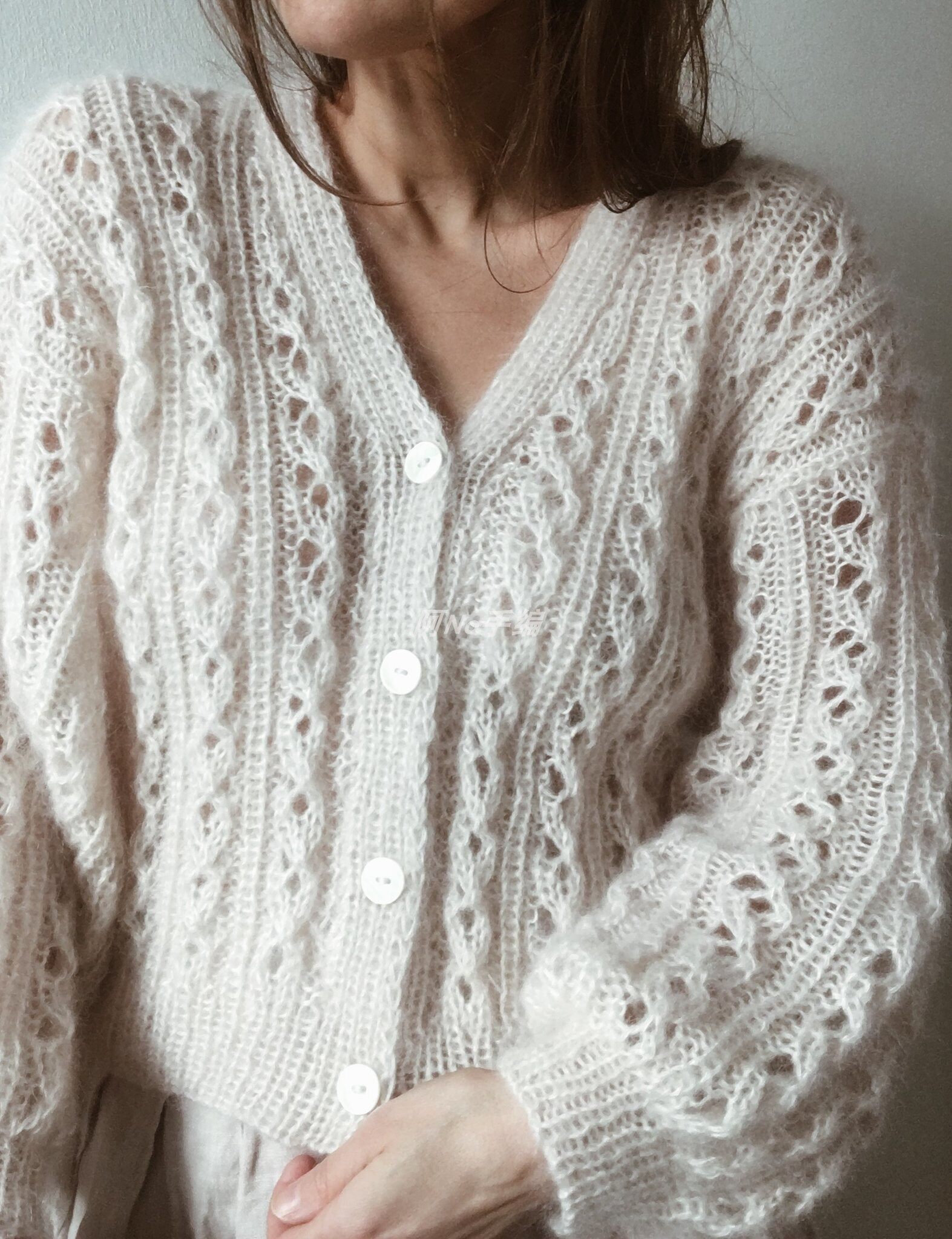 Waffle V-neck cardigan Gentle mohair hollow cardigan Ah No Chinese weaving diagram text description