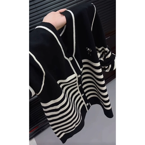 Модный дизайнерский черный кардиган, осенний, тренд сезона, V-образный вырез, свободный крой, по фигуре