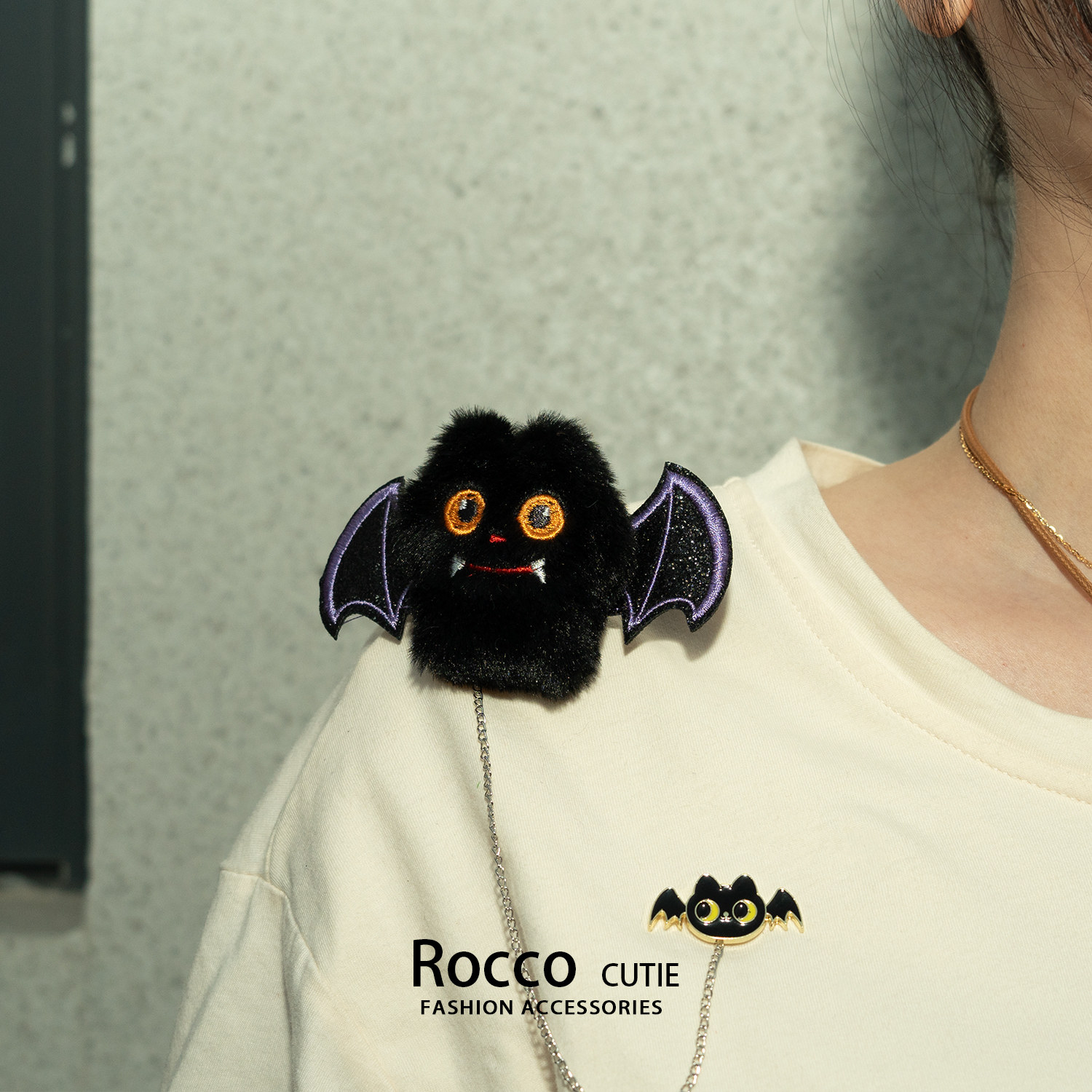 Halloween plush brooch, cute and funny chain, a great gift for foreigners, cartoon pumpkin brooch, clothing accessory.