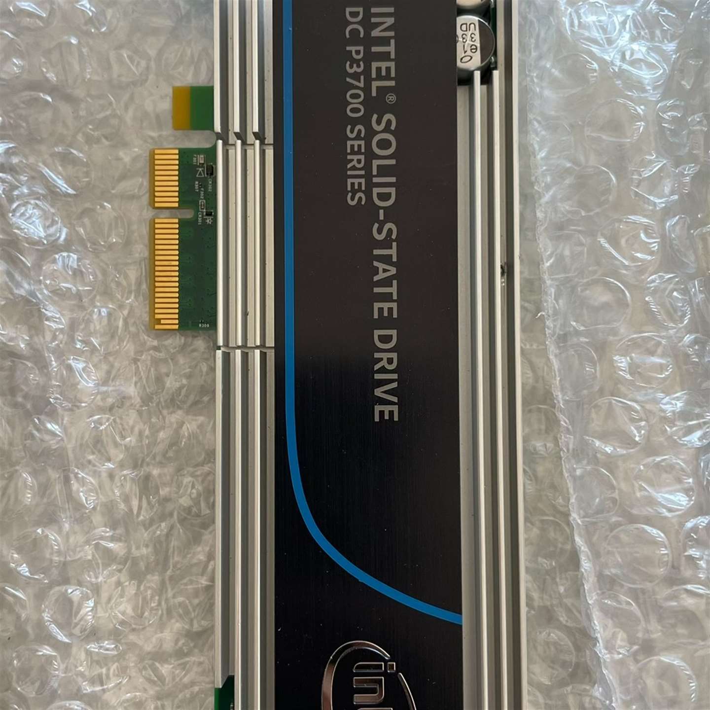Корпоративный твердотельный накопитель Intel DC P3700 400G PCIe SSD, подлежащий ремонту. Изображение 1